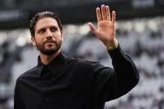 多纳鲁马哈兰德同框合影引热议，AC米兰对决引期待